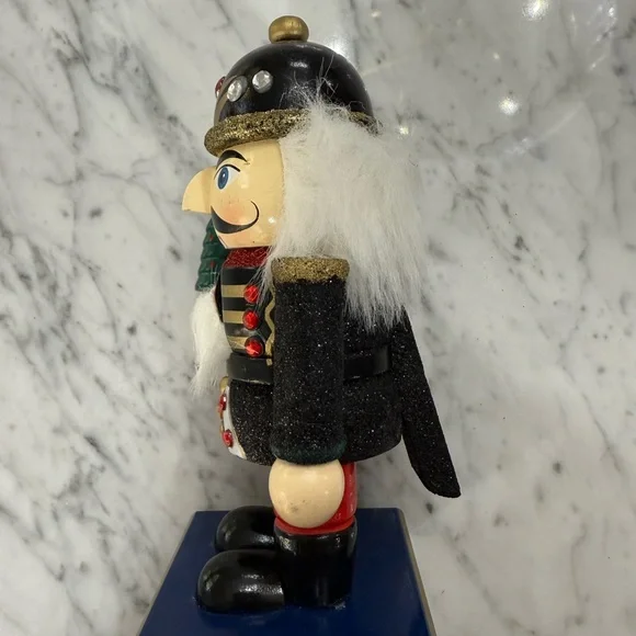 Vintage Set of 5 Colorful Nutcracker Christmas Figurines - Picture 5 of 14